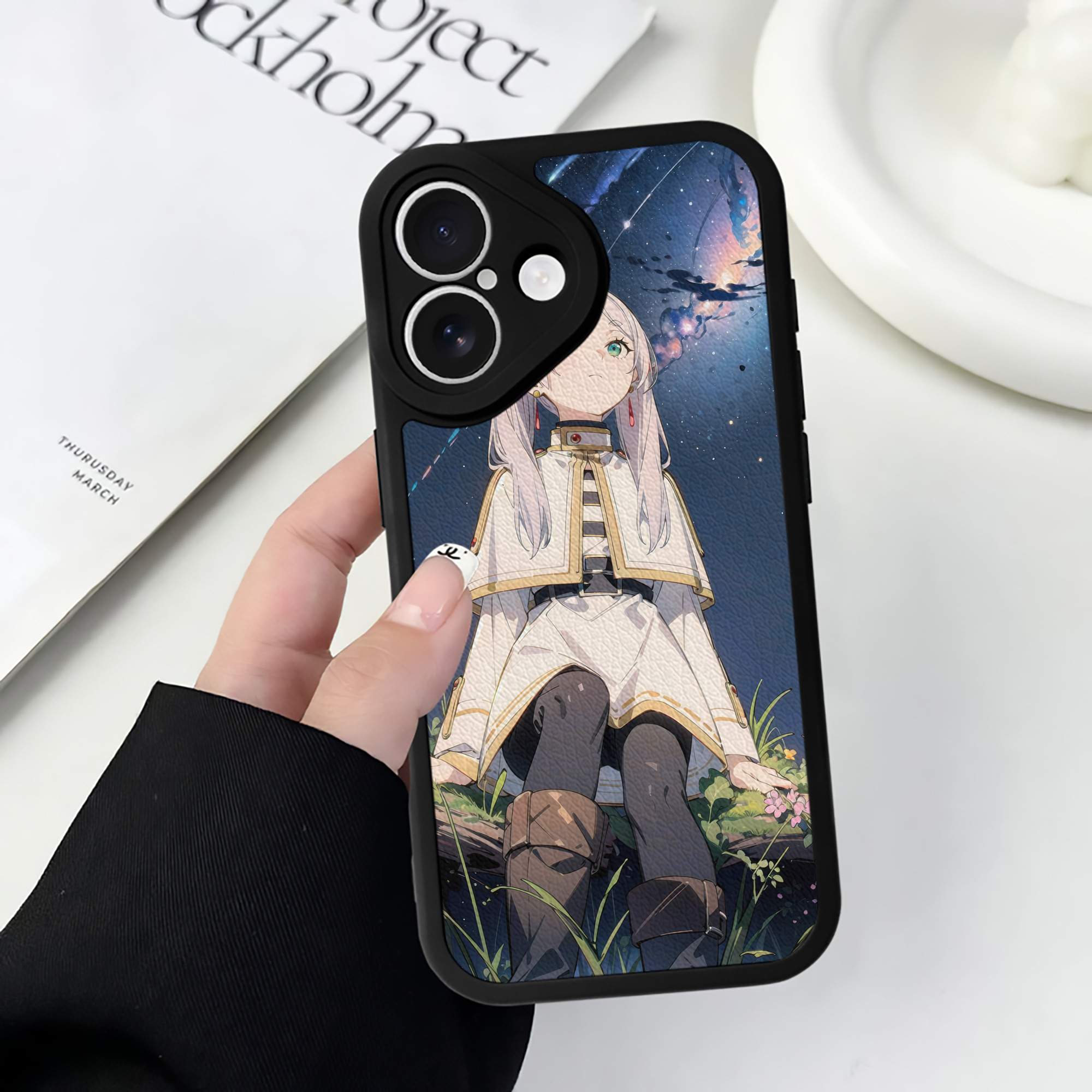 （画像用） 葬送のフリーレン Frieren 【iPhone 16シリーズ対応】シリコンスマホケース（レザー調） 材質：シリコン